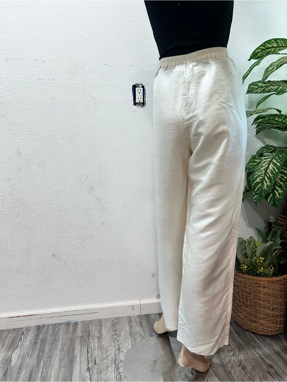 Neiman Marcus High-Rise Wide Leg Pants in Off-White